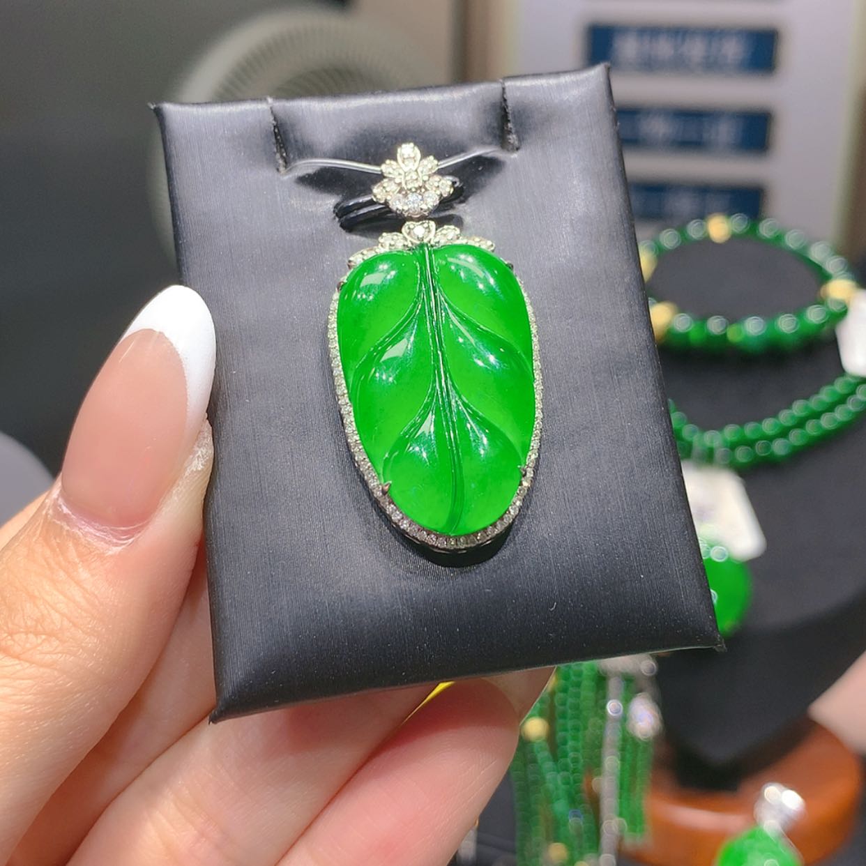 【闪购商品】翡翠18K金镶嵌颈饰汕****姜4柒姐