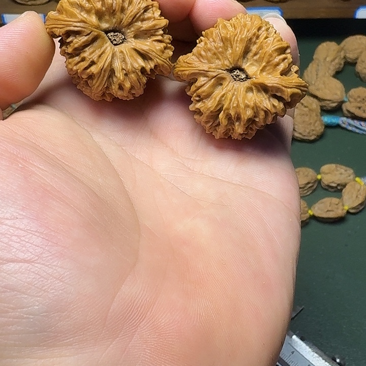 乌***7文玩核桃吊坠南疆