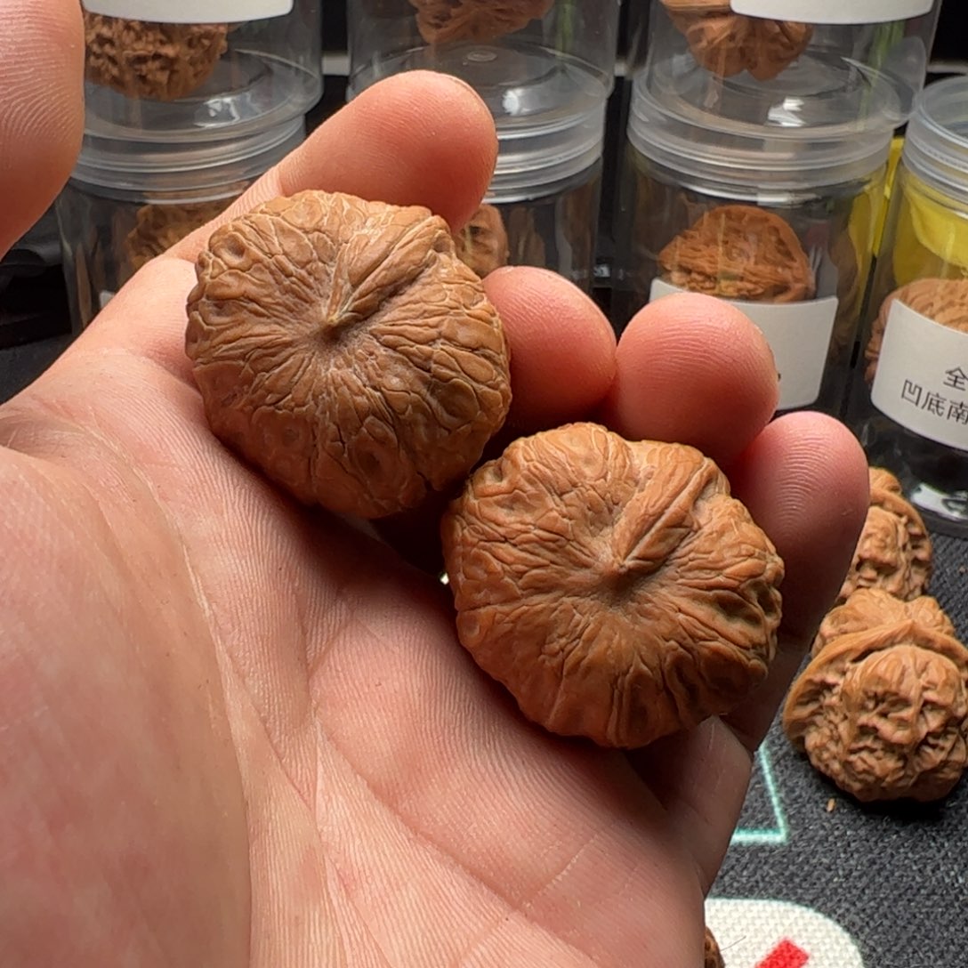 文玩核桃吊坠元宝