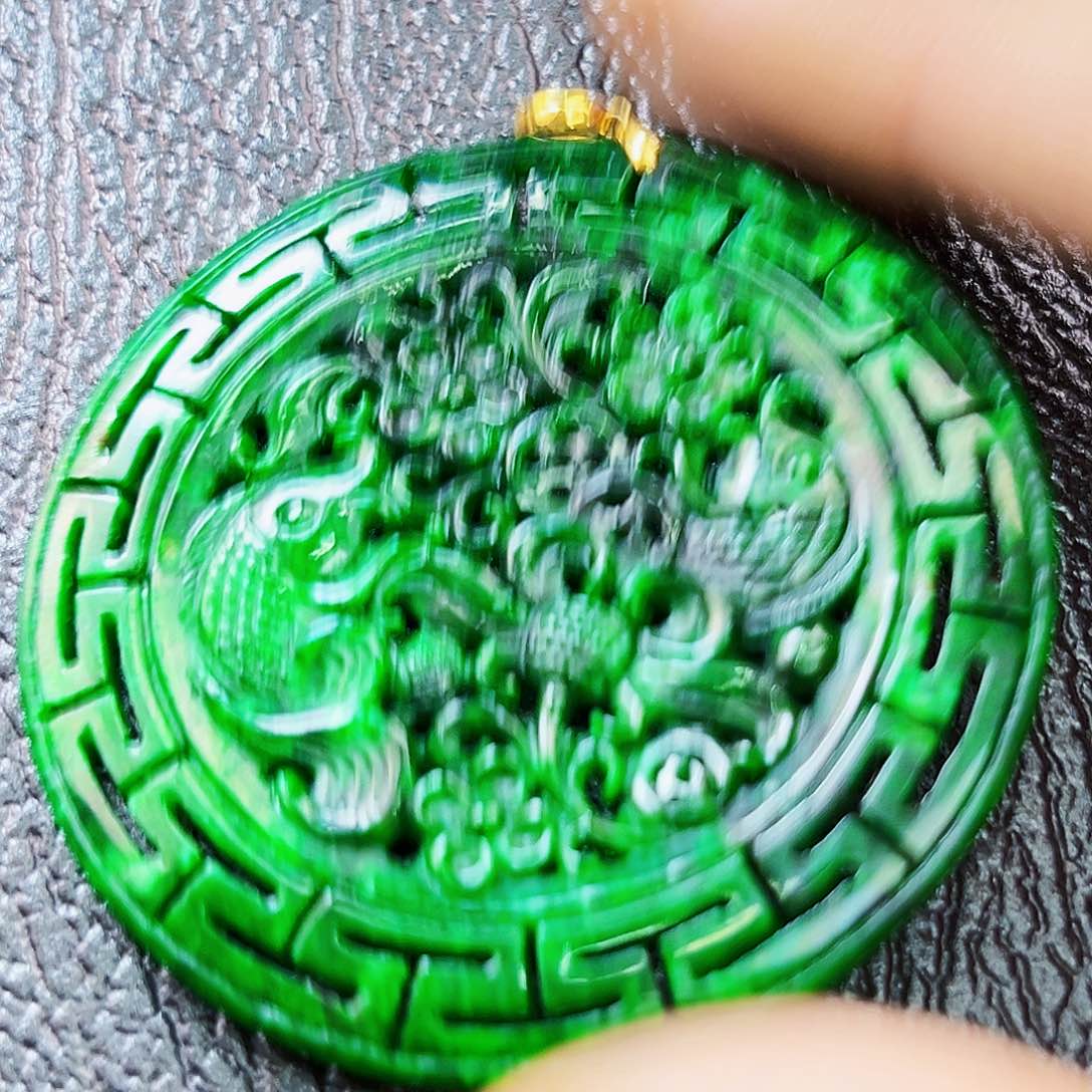 颈饰18K金镶嵌翡翠