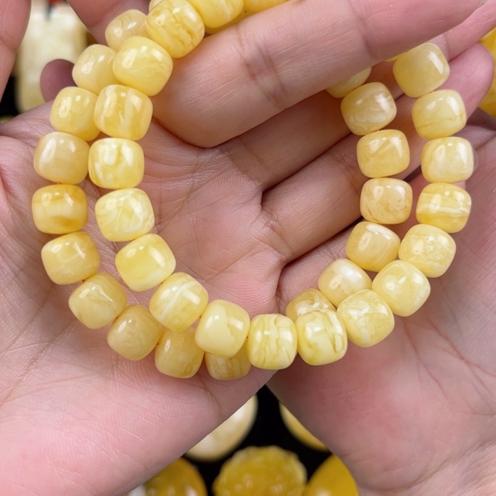 琥珀珠宝奇石未镶嵌琥珀，多样性发其一