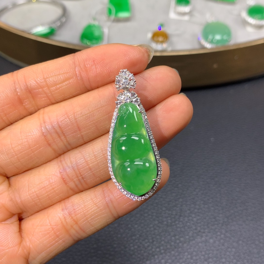 翡翠颈饰18K金镶嵌翡翠