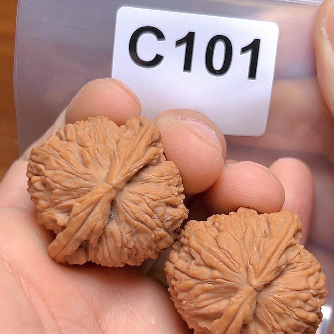 文玩核桃吊坠38球白
