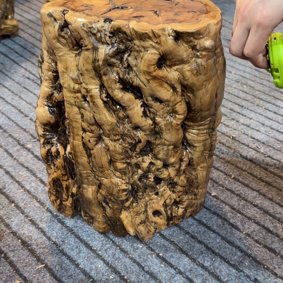 洪***昊龙纹鸡心枣木手工艺品 