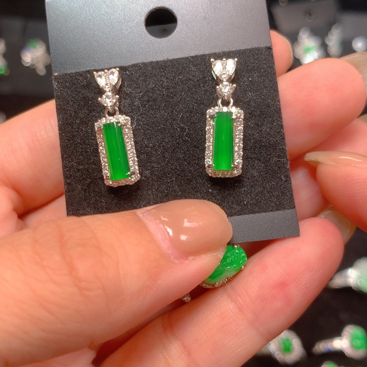 小***子银S925镶嵌翡翠耳饰耳钉