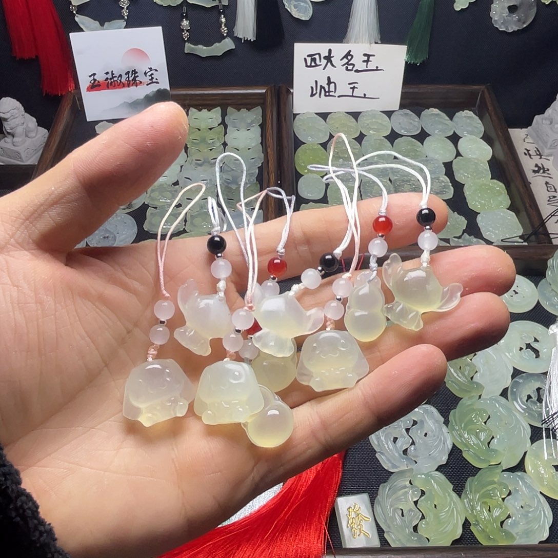 岫玉未镶嵌岫玉钥匙挂件（发两个）