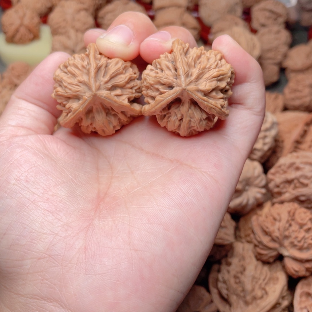 文玩核桃吊坠35353639帝王三愣