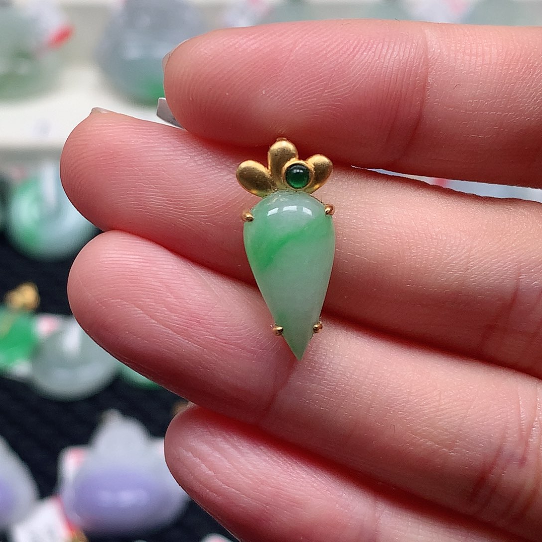 颈饰18K金镶嵌翡翠翡翠吊坠