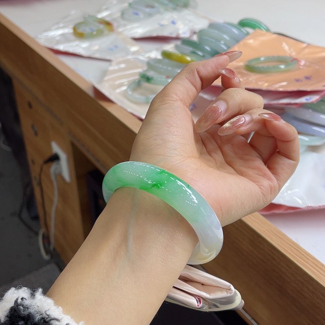 翡翠手镯未镶嵌爱**手88号链接