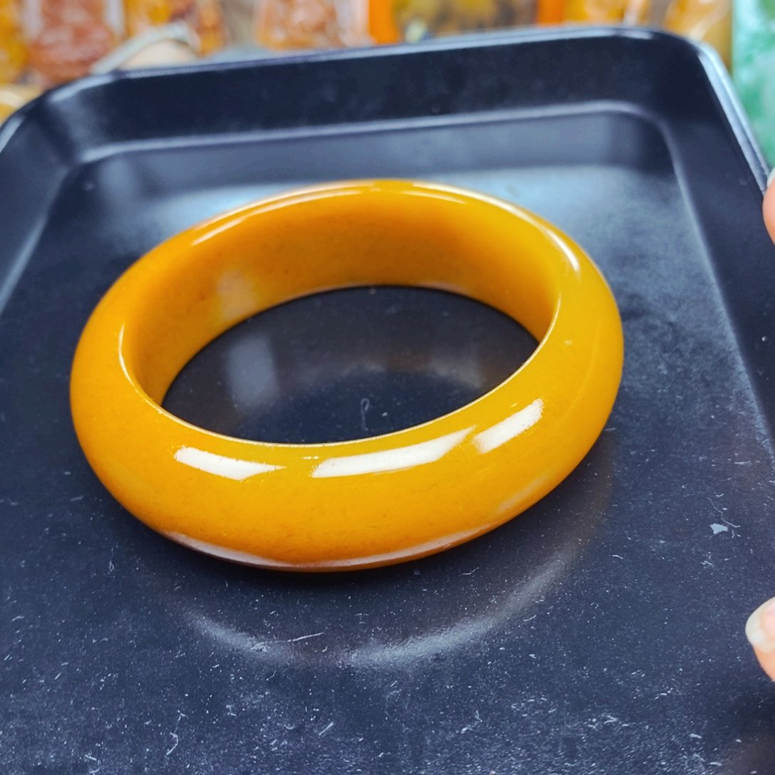 石英质玉（黄龙玉）未镶嵌颈饰