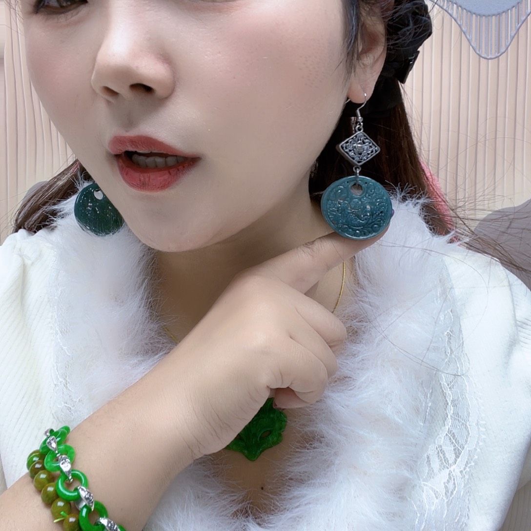 翡翠未镶嵌颈饰耳坠