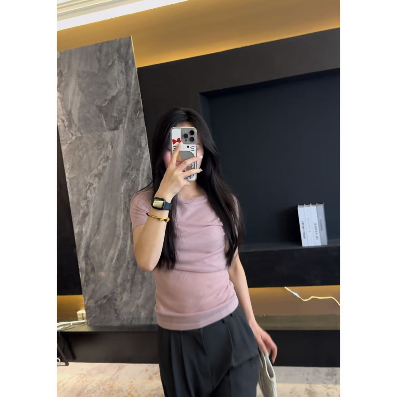  【素颜公式】 小众显瘦别致正肩褶皱收腰纯色上衣★