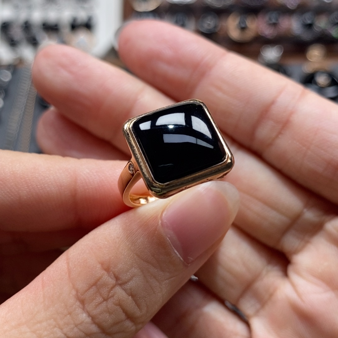 翡翠18K金镶嵌戒指