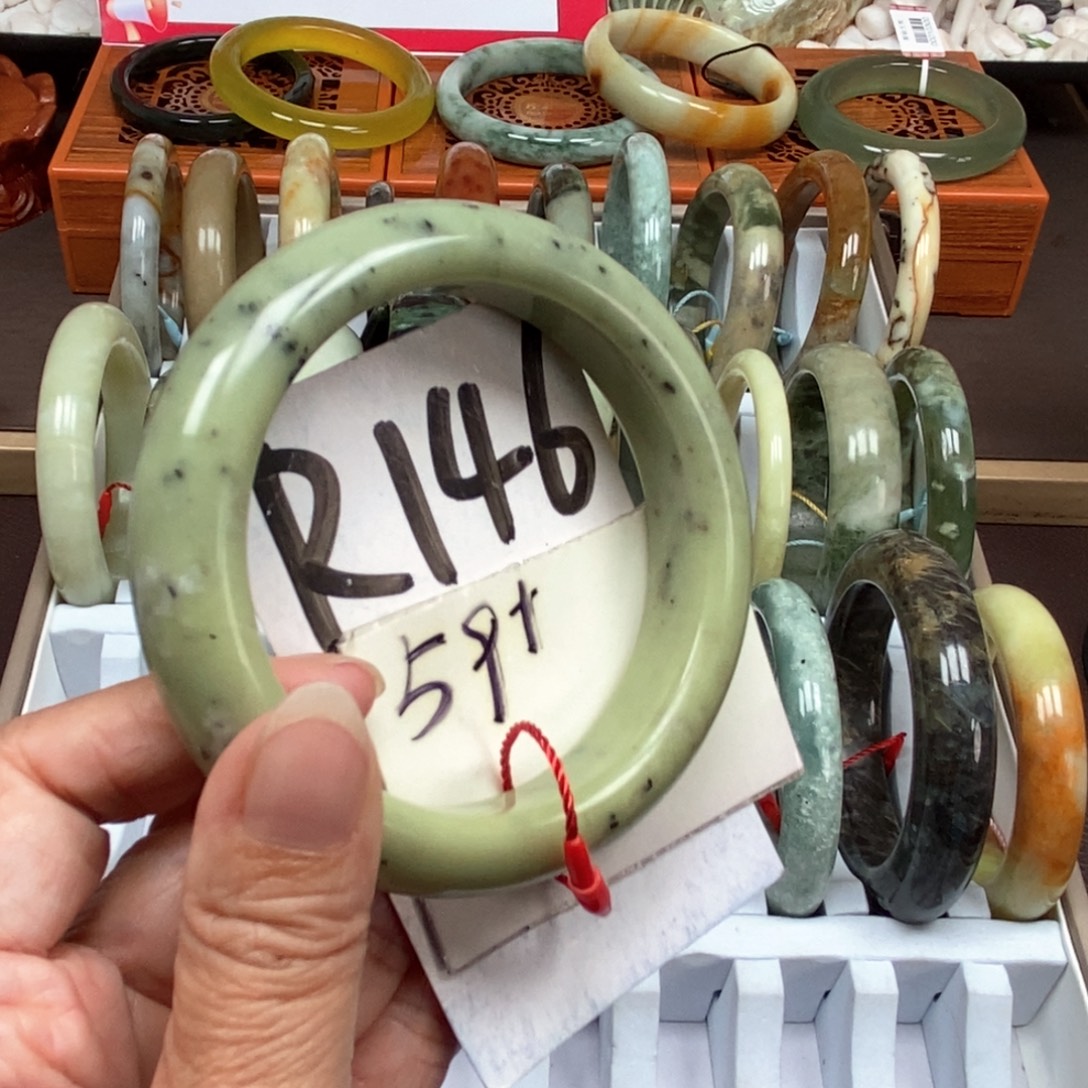 蛇纹石玉未镶嵌手镯