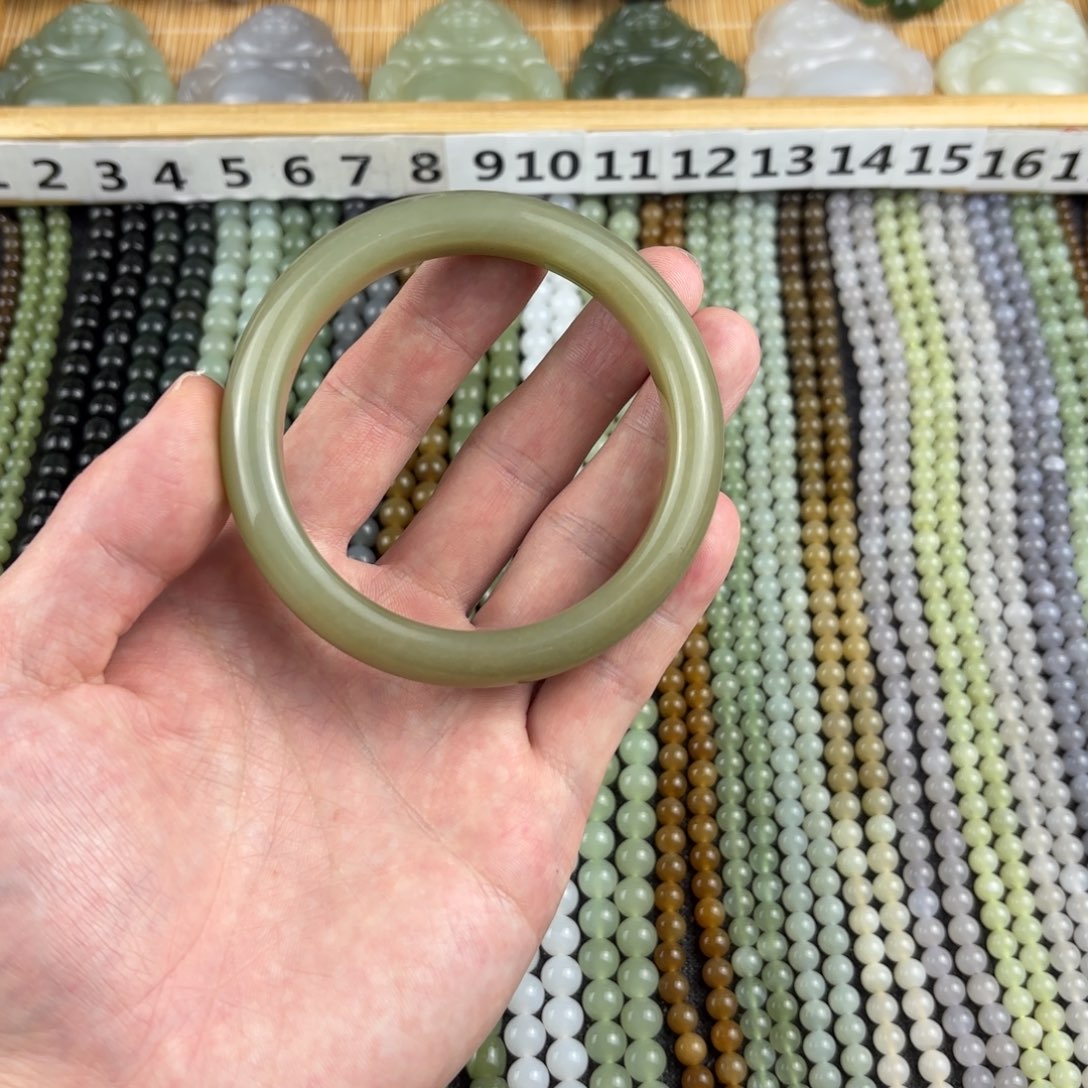 寄***）和田玉未镶嵌颈饰