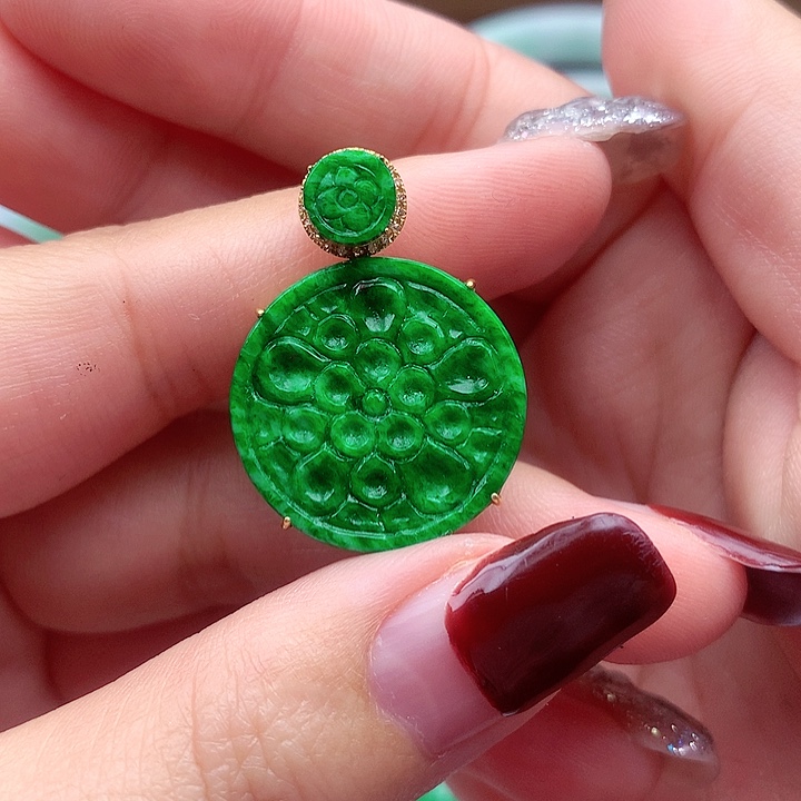 翡翠颈饰18K金镶嵌翡翠