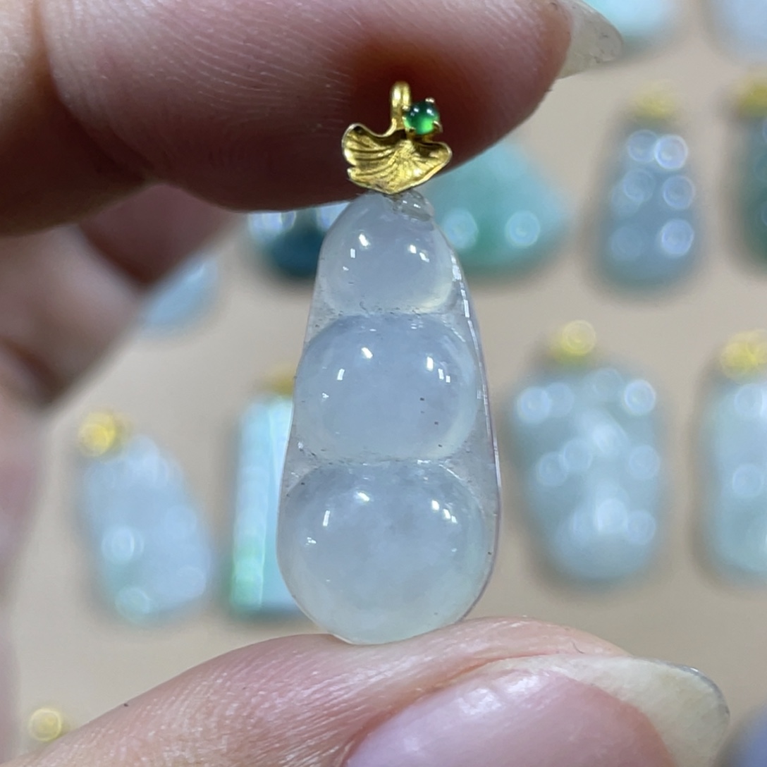 翡翠18K金镶嵌颈饰翡翠