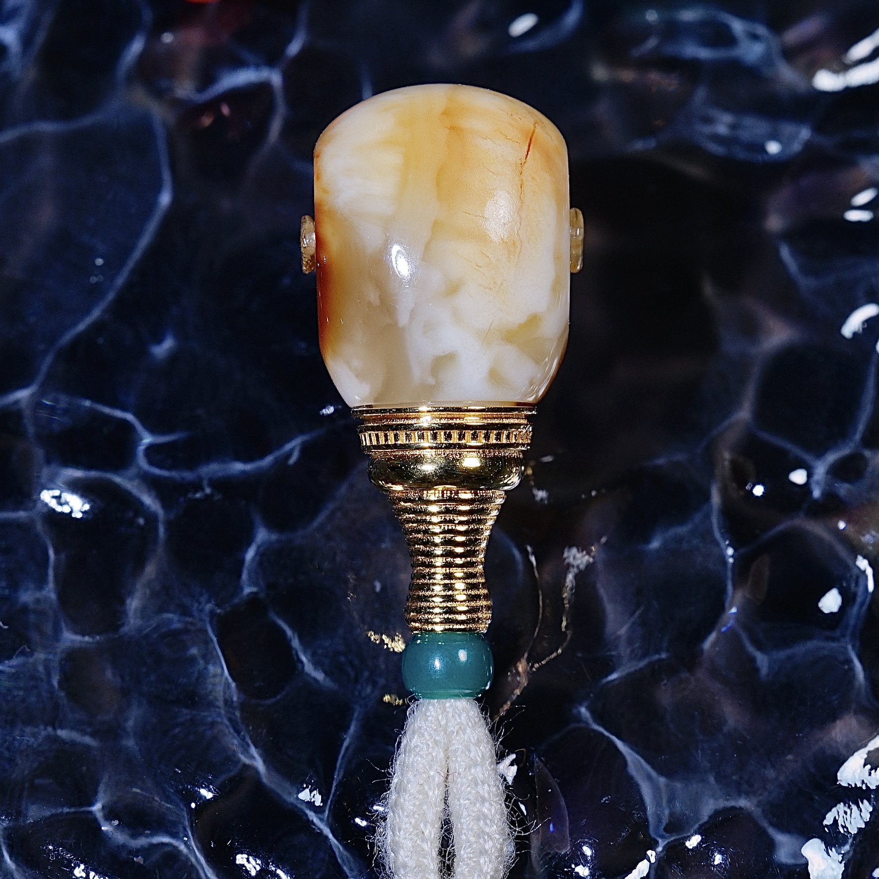 天然瓷白花沁色蜜蜡精工18k金分体三通