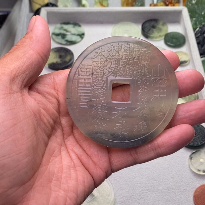 蛇纹石玉未镶嵌颈饰万*