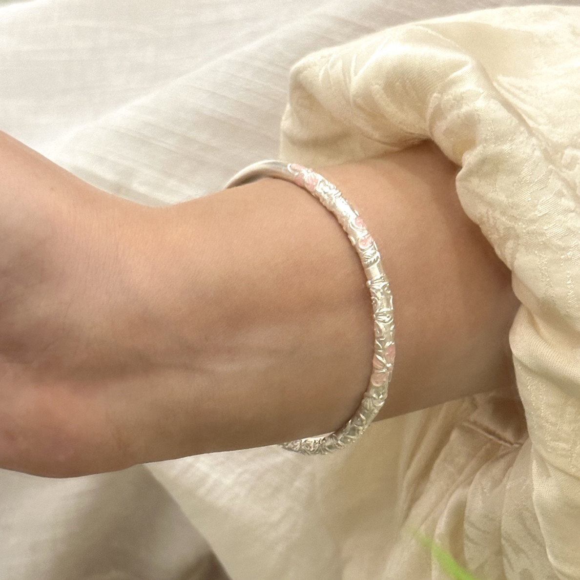 足银手镯 足银999.9古法珐琅樱花开口镯时尚百搭韩版简约生日礼物