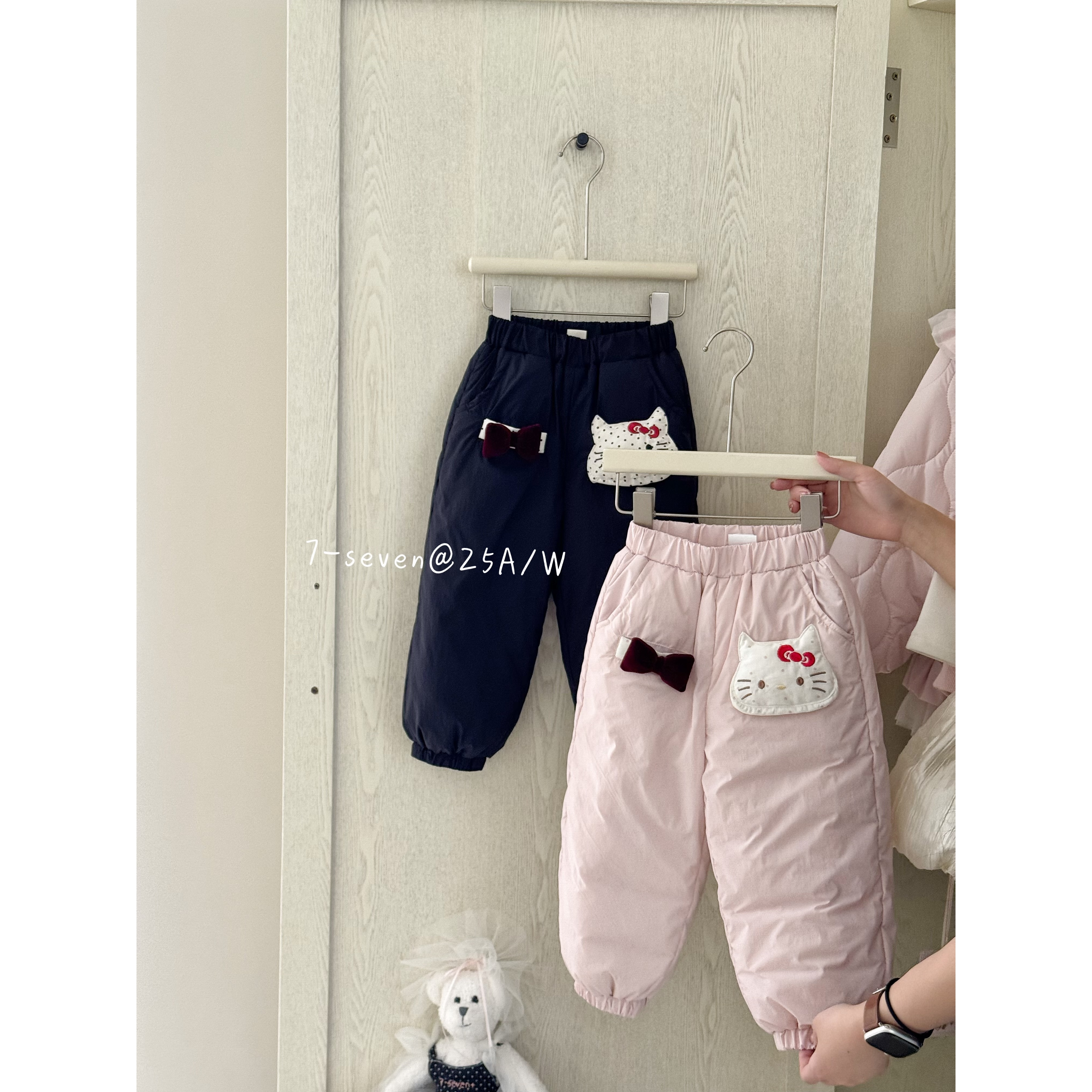【蝴蝶KT】7Seven·25冬~女童宝宝冬装可爱蝴蝶结kt猫羽绒裤子7446