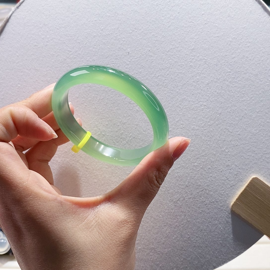 玛瑙/玉髓手镯未镶嵌54