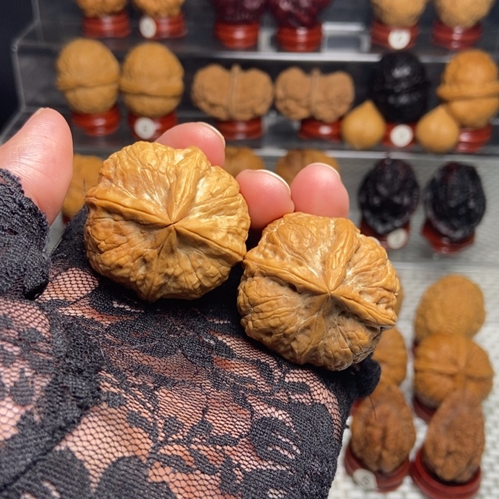 文玩核桃把件粗筋四棱9