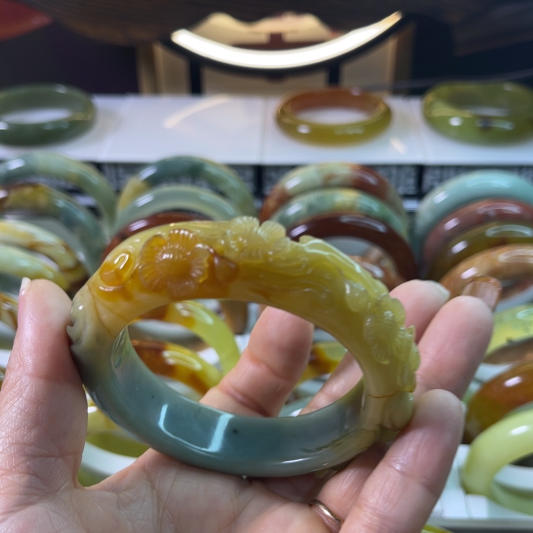 邓****蛇纹石玉未镶嵌手镯