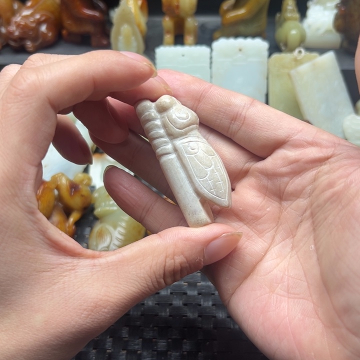 颈饰未镶嵌和田玉（糖玉）