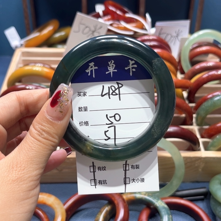 蛇纹石玉手镯合金小*妮