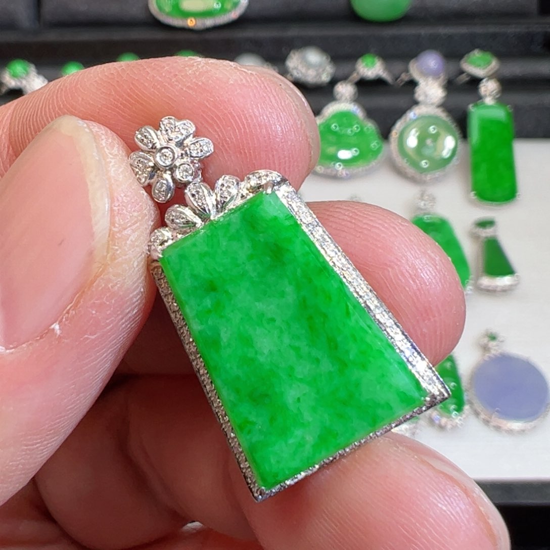 翡翠吊坠(不含链)18K金镶嵌