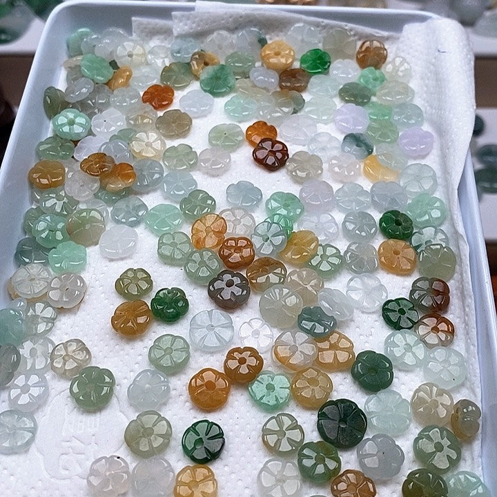 翡翠未镶嵌颈饰18一个
