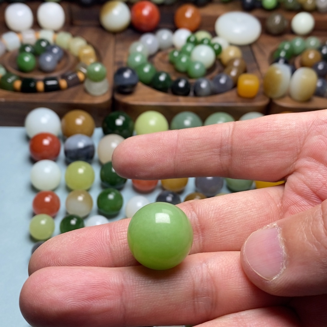 和田玉散珠卡18翠青