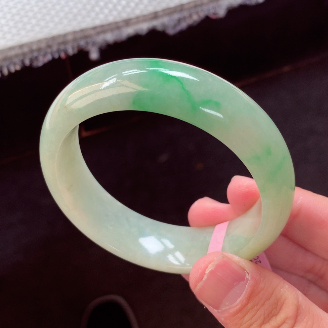 翡翠手镯未镶嵌缅甸