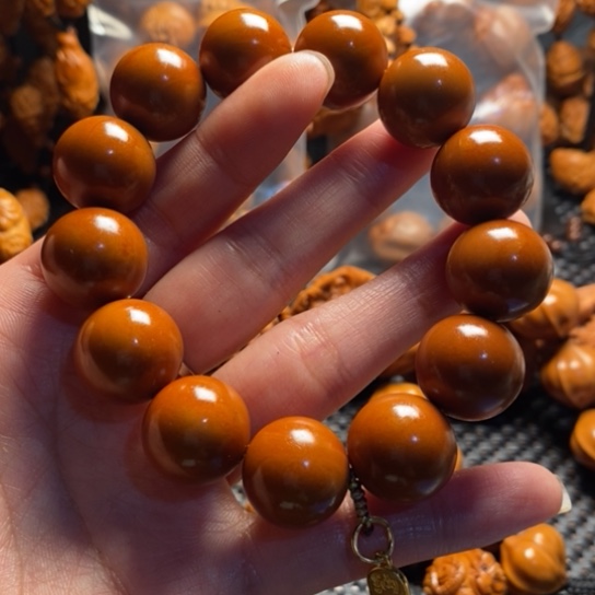 橄榄核吊坠罗****塔精品光珠1.75左右