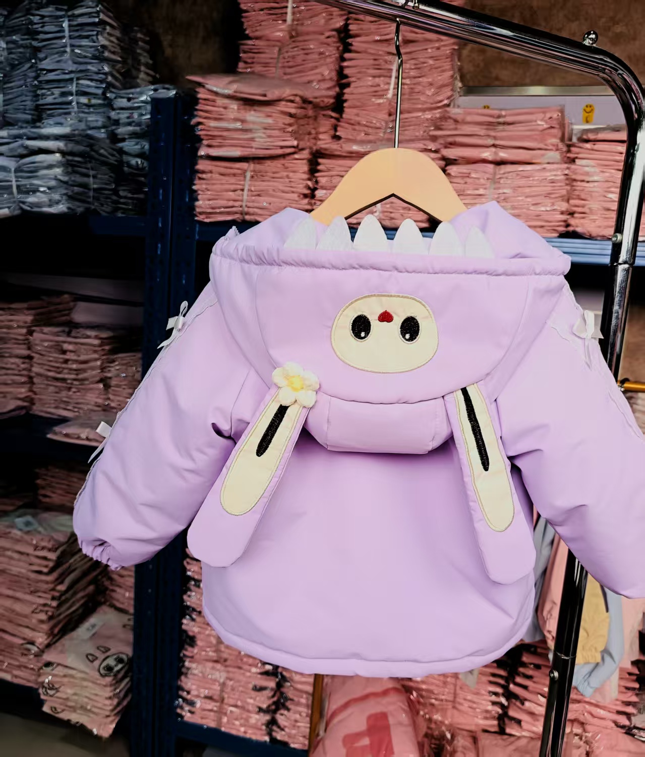 2025女宝宝冬季新款加绒加厚外套洋气百搭韩版女孩卡通刺绣外套