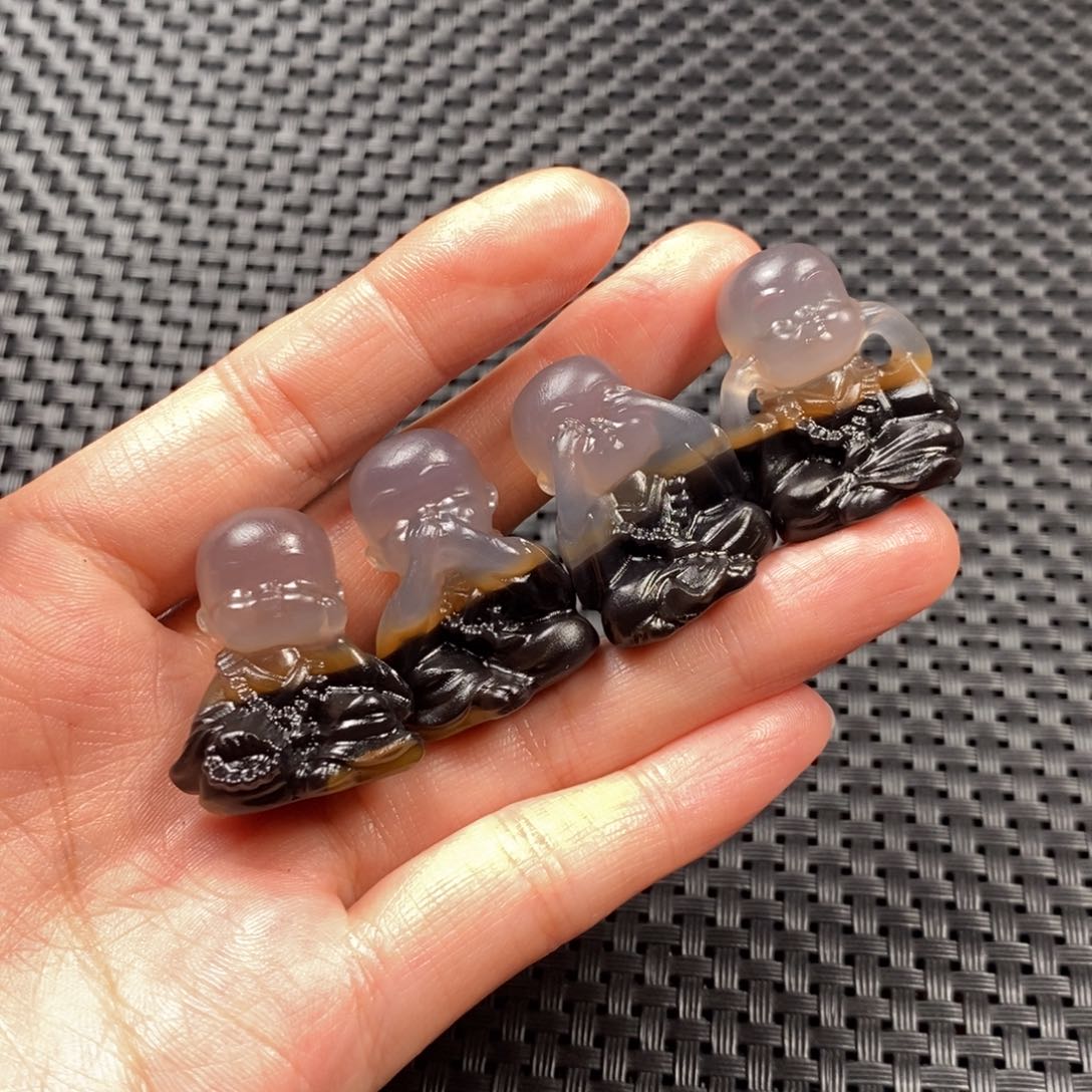 玛瑙/玉髓挂件未镶嵌何***来