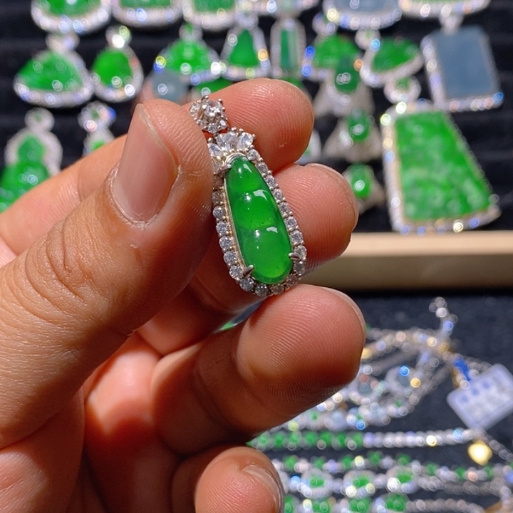 翡翠颈饰银S925镶嵌天然A货翡翠