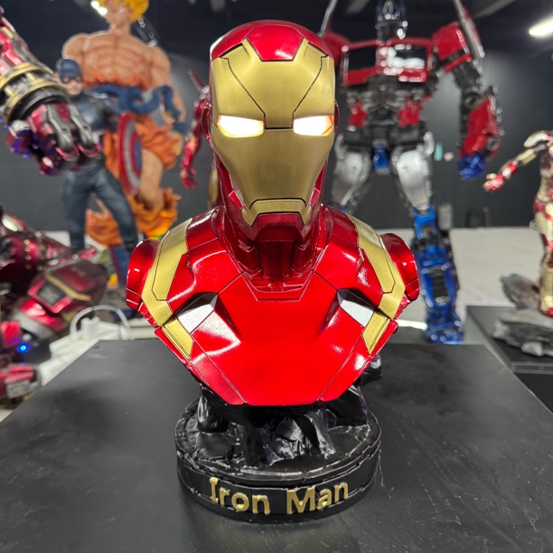 钢铁侠可发光半身像树脂模型潮玩雕像带底座家居收藏摆件