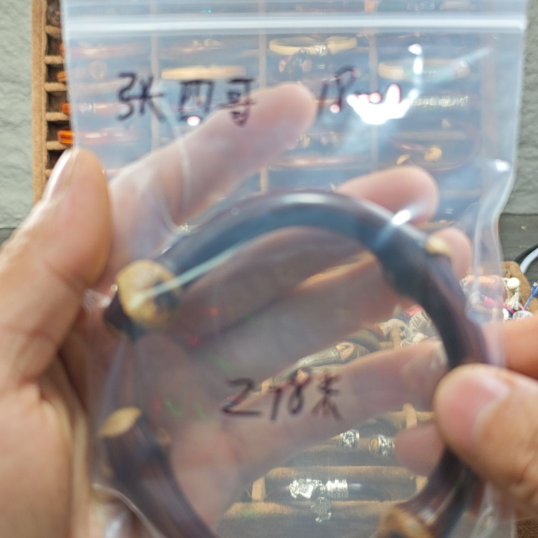 张***哥木质非金属金刚藤藤根4节。