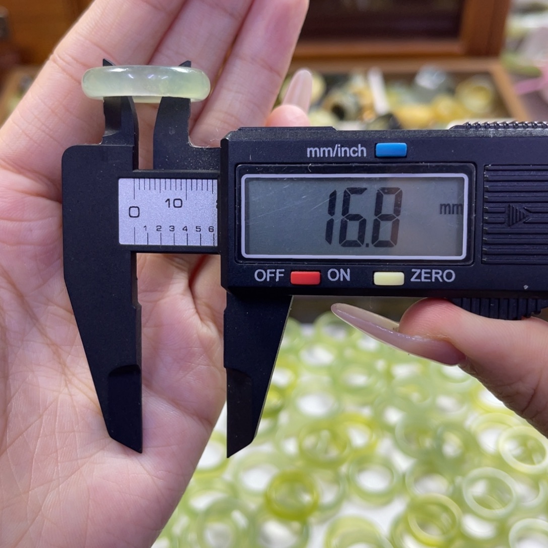 蛇纹石玉未镶嵌手镯84