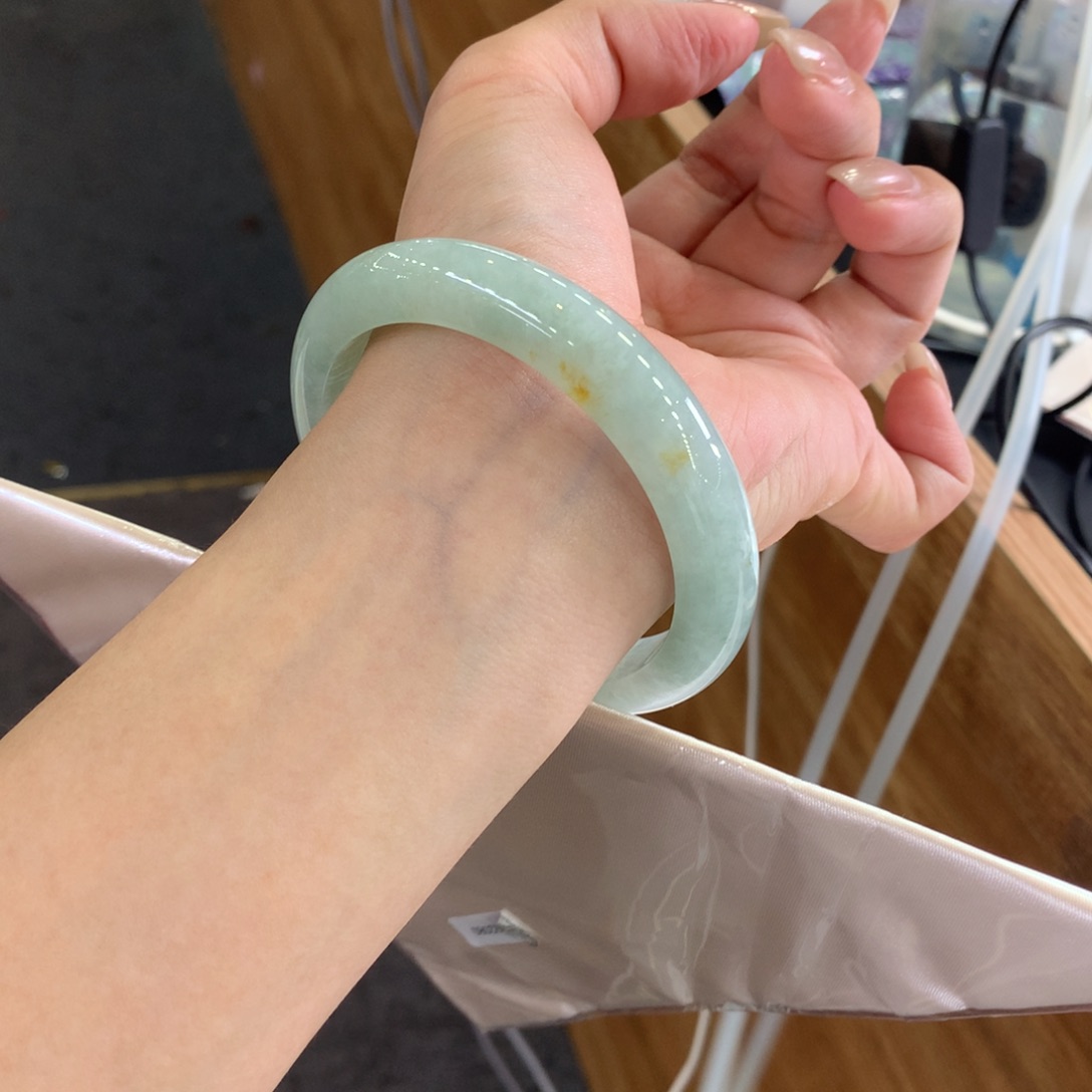 灵***儿翡翠未镶嵌手镯天然Ａ货翡翠60
