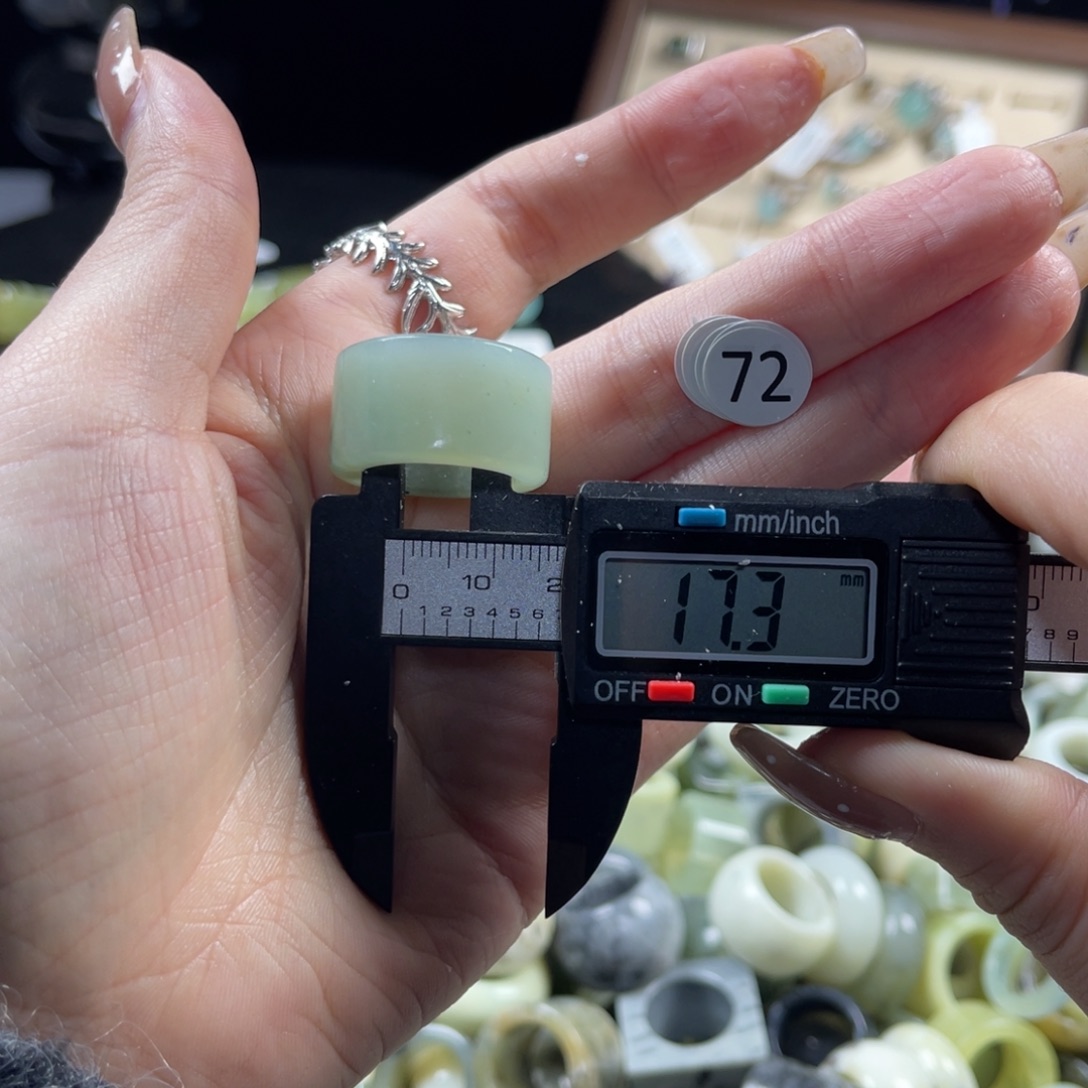 蛇纹石玉未镶嵌戒指