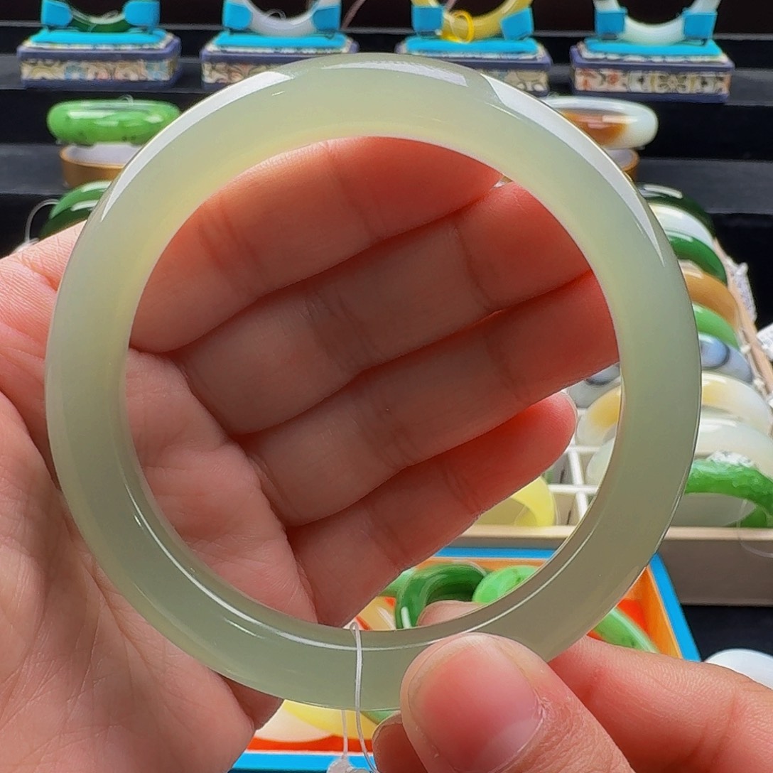 未镶嵌手镯和田玉59.1冰起荧光无包容！