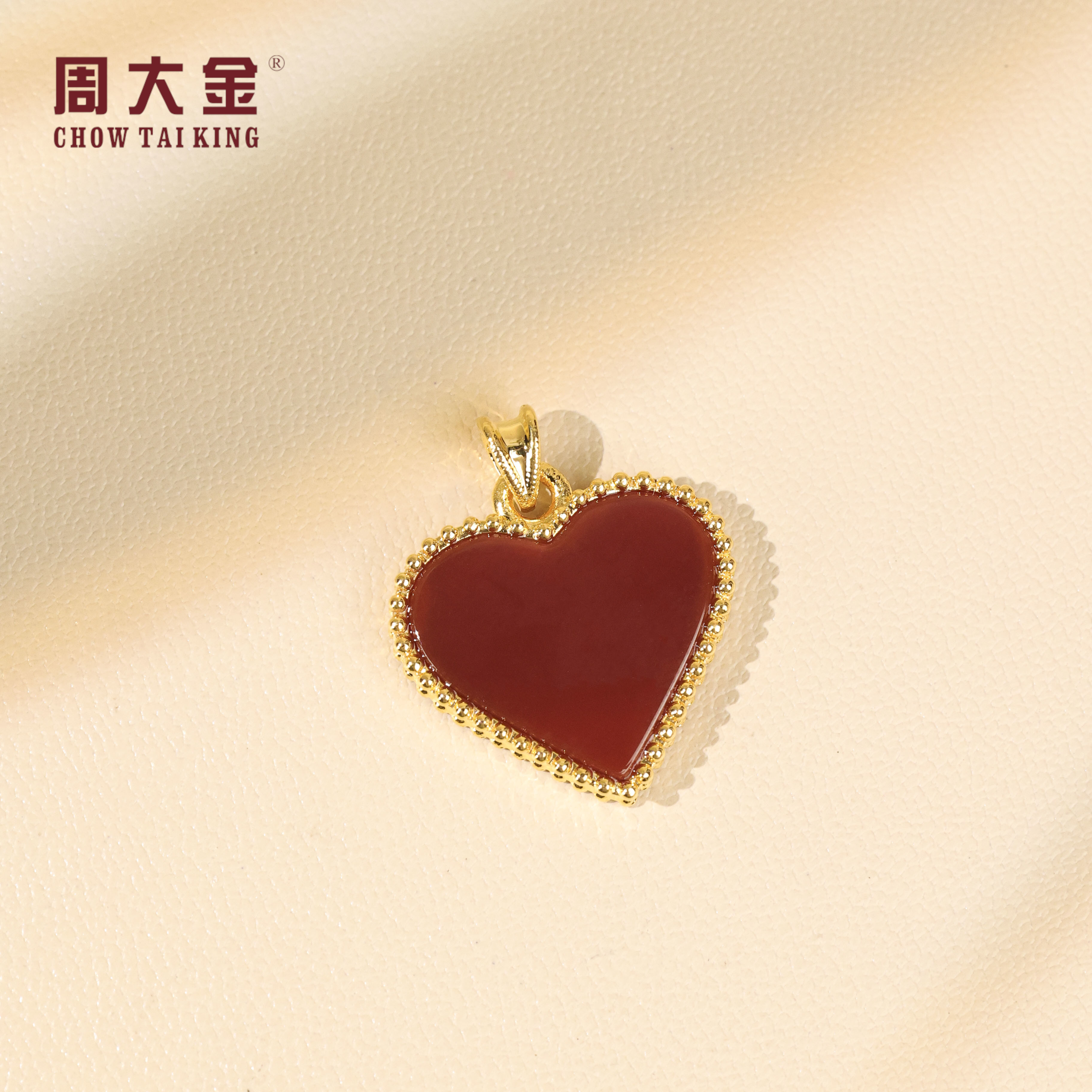 【周大金玉石】18K金红玛瑙爱心吊坠-D9958-菲