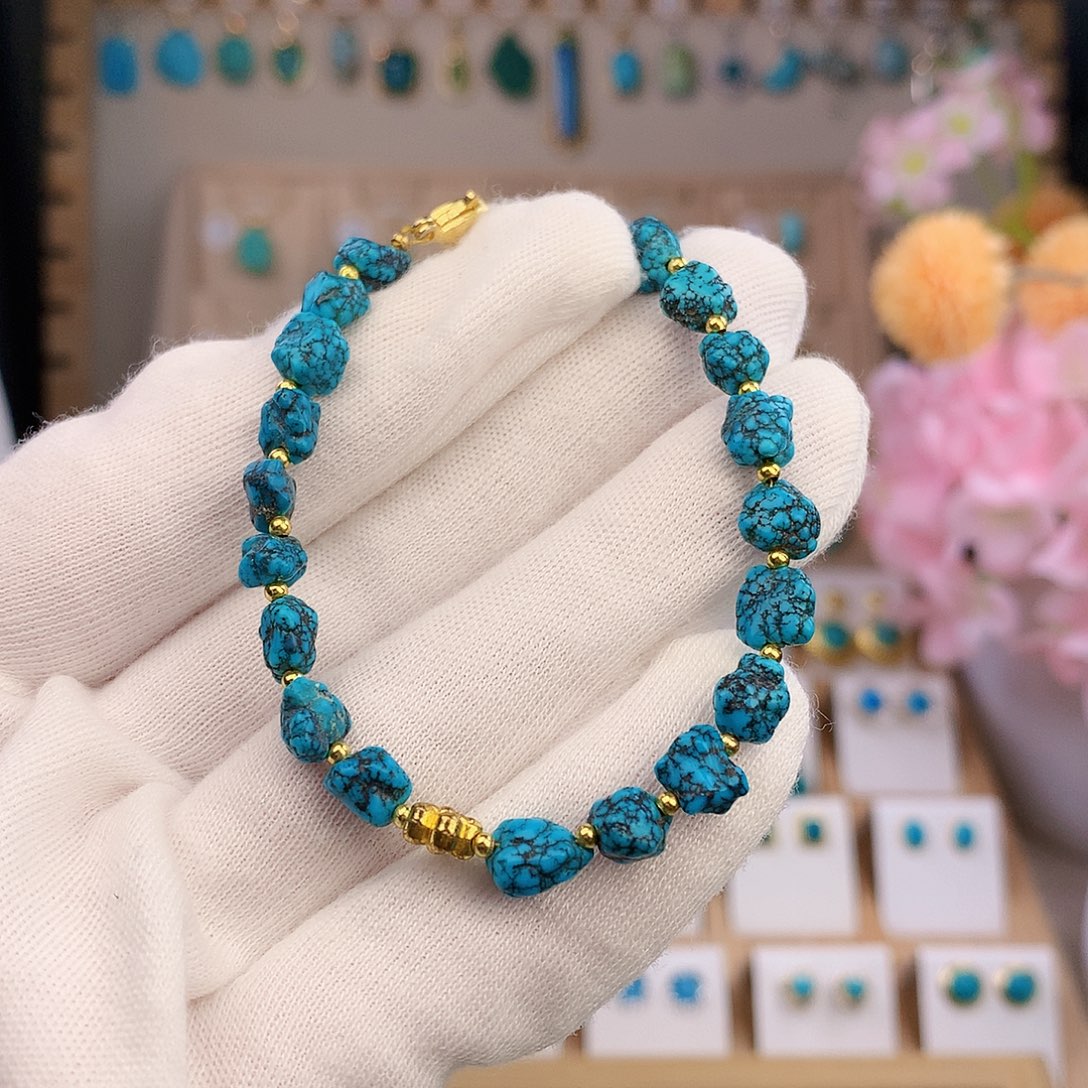 绿松石未镶嵌颈饰