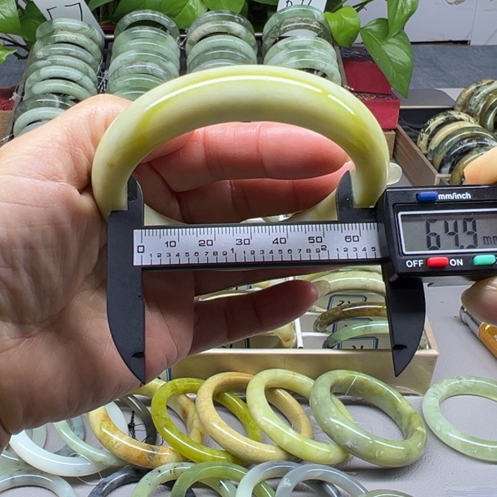 蛇纹石玉未镶嵌手镯9