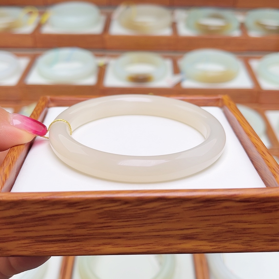 和田玉手镯未镶嵌57