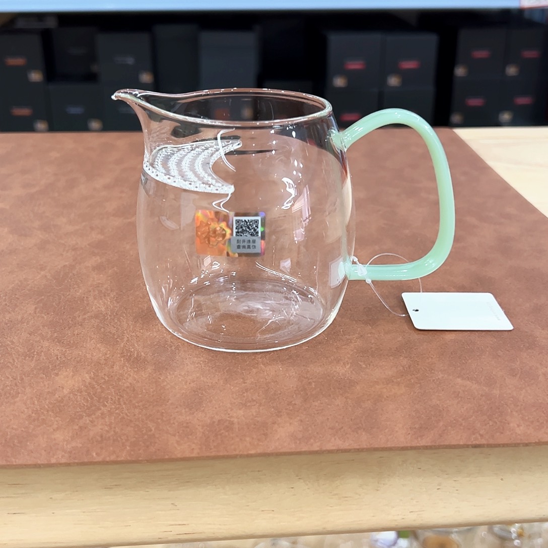 泰然月牙浅玉色。。。。。