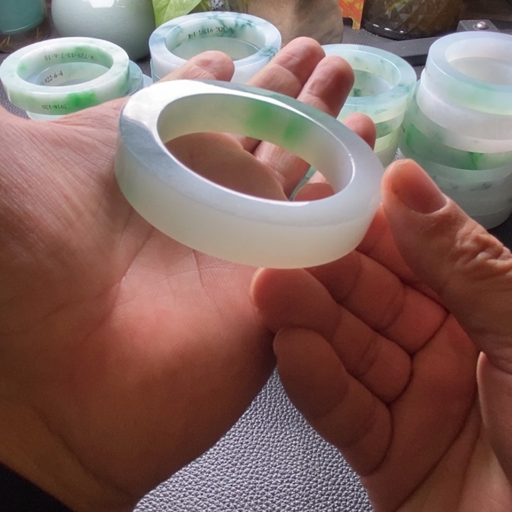 月***半定制翡翠未镶嵌缅甸翡翠手镯